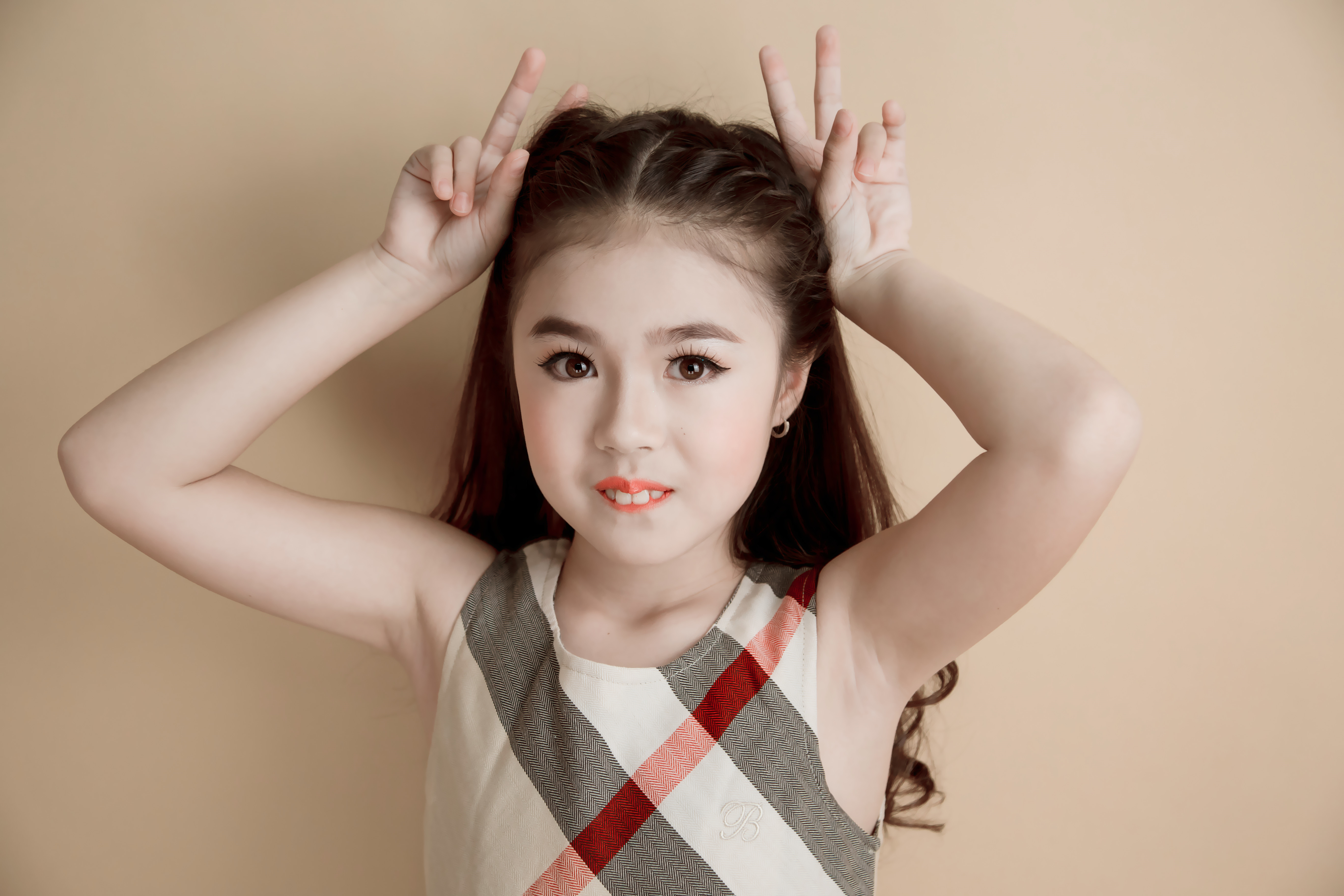  p>曾凯恬,小名恬恬,中美混血儿,童星,2005年3月30日出生于 a target=