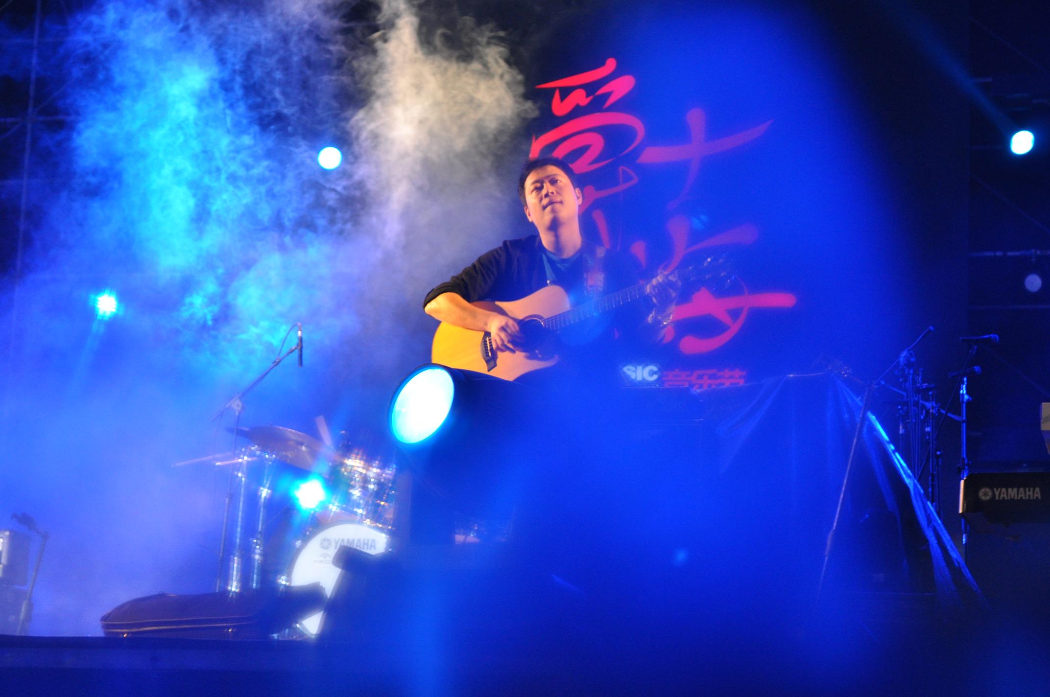  p>邢天溯,原名邢天卓,1978年9月2日出生于黑龙江省哈尔滨市,中国内地