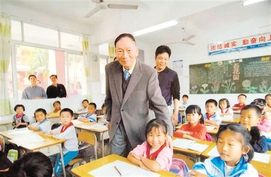  p data-id="gnb6sshmj1">李伯荣(1933年—2016年3月26日),祖籍台山市