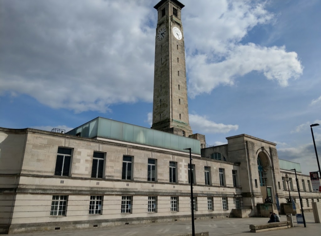  p data-id="gnbjfqlcx4">南安普敦市(southampton)是 a target="