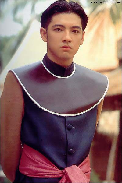  p>索纳拉姆·泰匹塔克(num),1973年8月22日出生于泰国曼谷,在泰国蓝