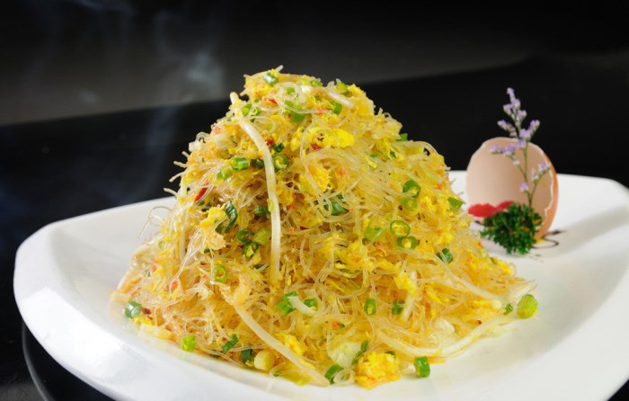  p>瑶柱丝炒蛋白是一道家常菜品,主要材料是瑶柱,鸡蛋清等. /p>