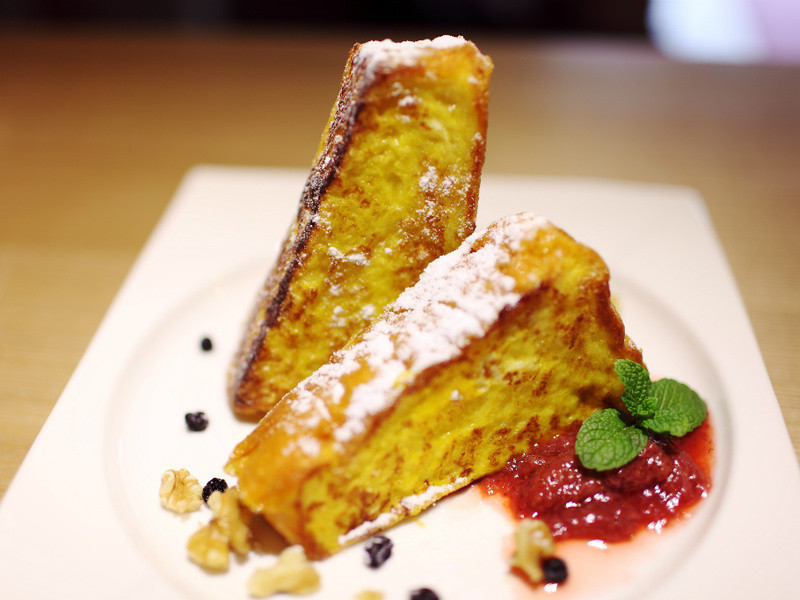  p>母乳法式香煎土司是一道以烤面包,蛋黄液,母乳,番茄酱为主材的美食