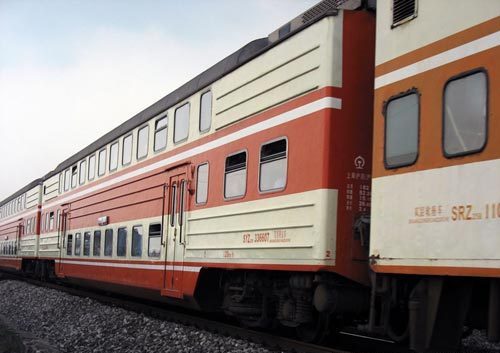 与运输距离在800公里以内的中短途双层客车相对应