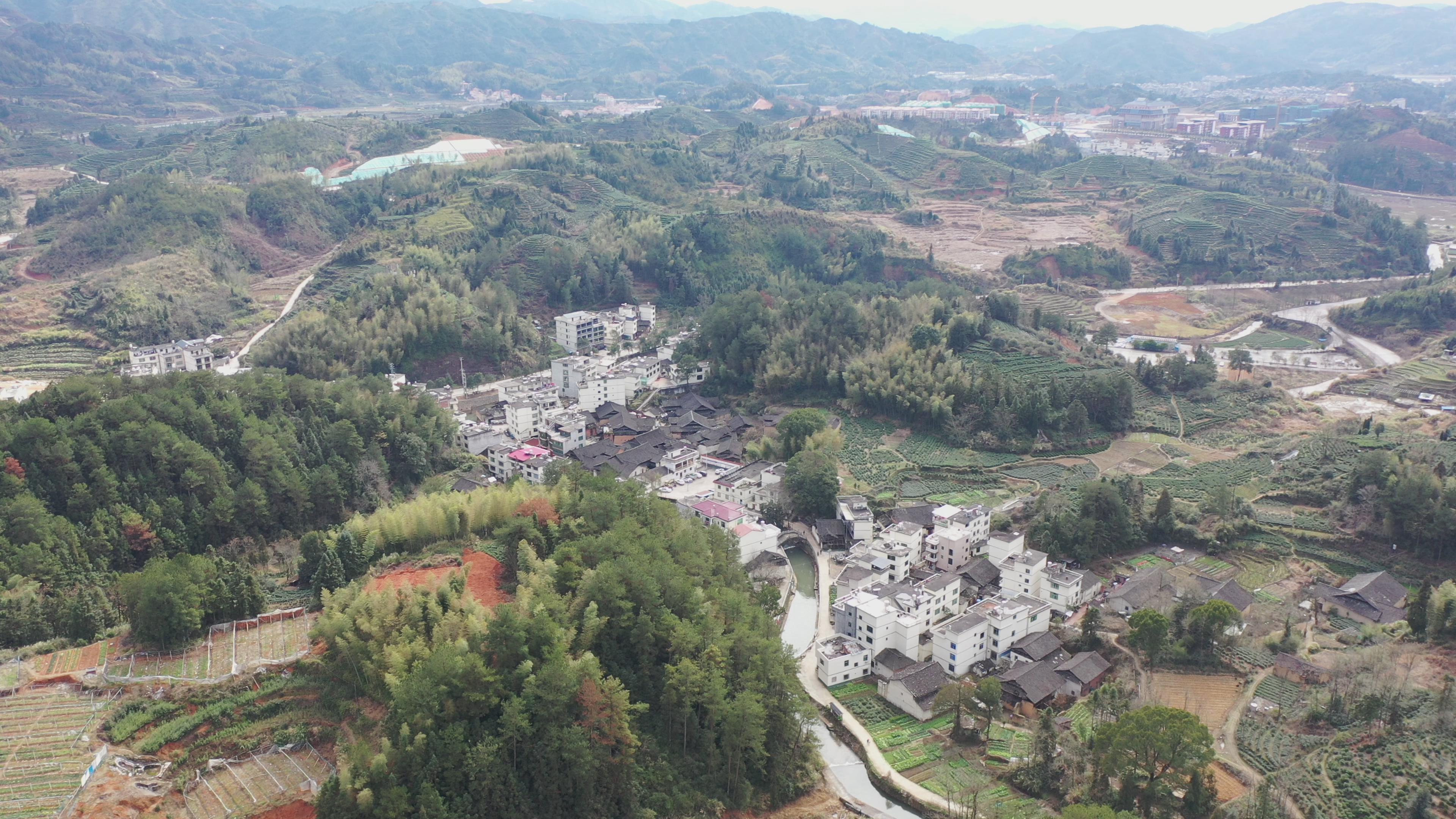  p>花岭村位于福建省宁德市寿宁县南阳镇东北部,距南阳4公里,总面积4