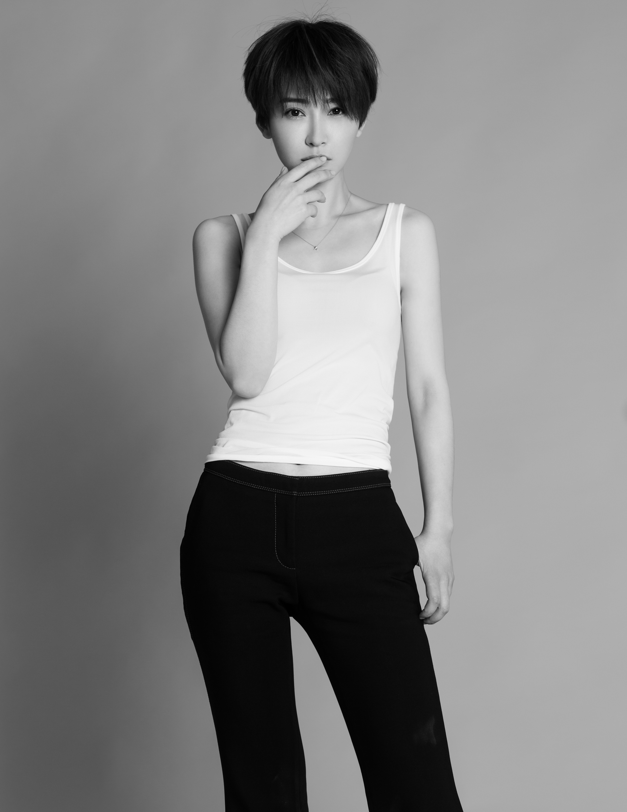 id="gnwttxuto4">董玥(yue),出生于山东省青岛市,中国内地戏剧女演 