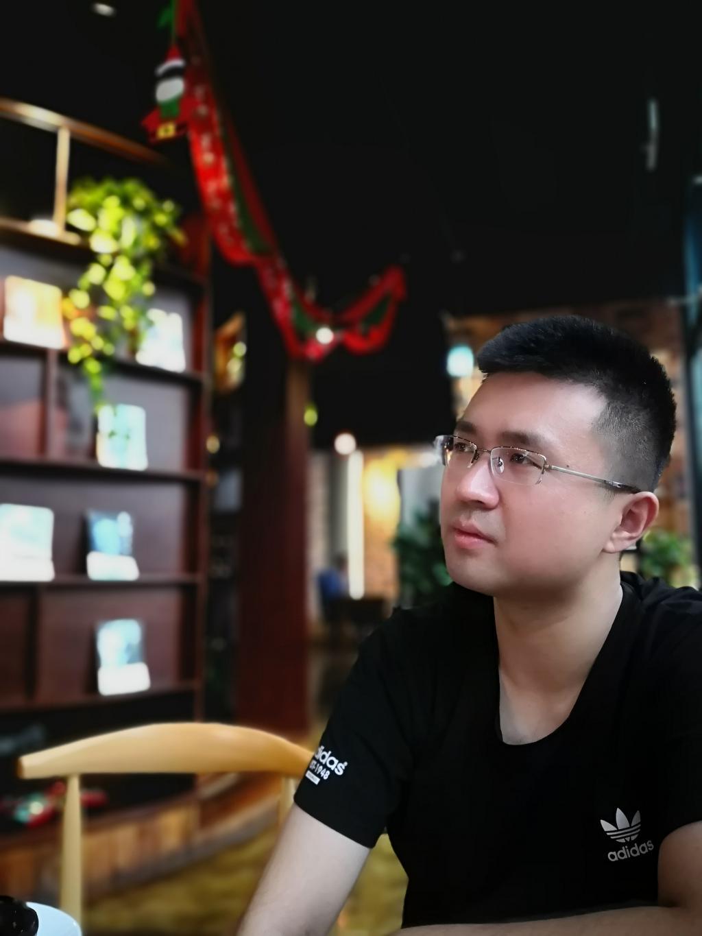  p>张硕,男,1987年生,山东章丘人.