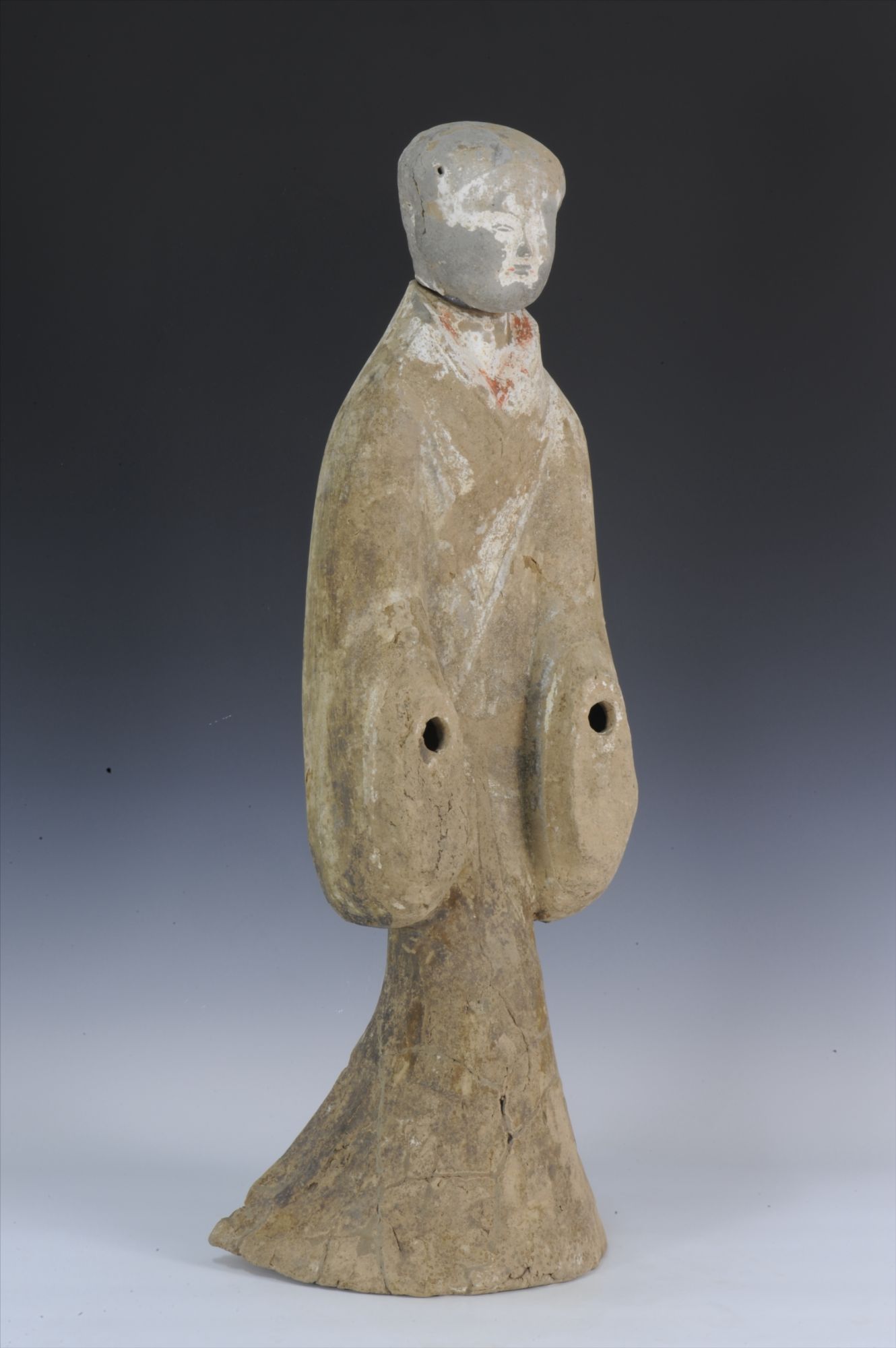  p>西汉灰陶彩绘人物俑是一件汉代的文物,现收藏于海南省博物馆. /p>