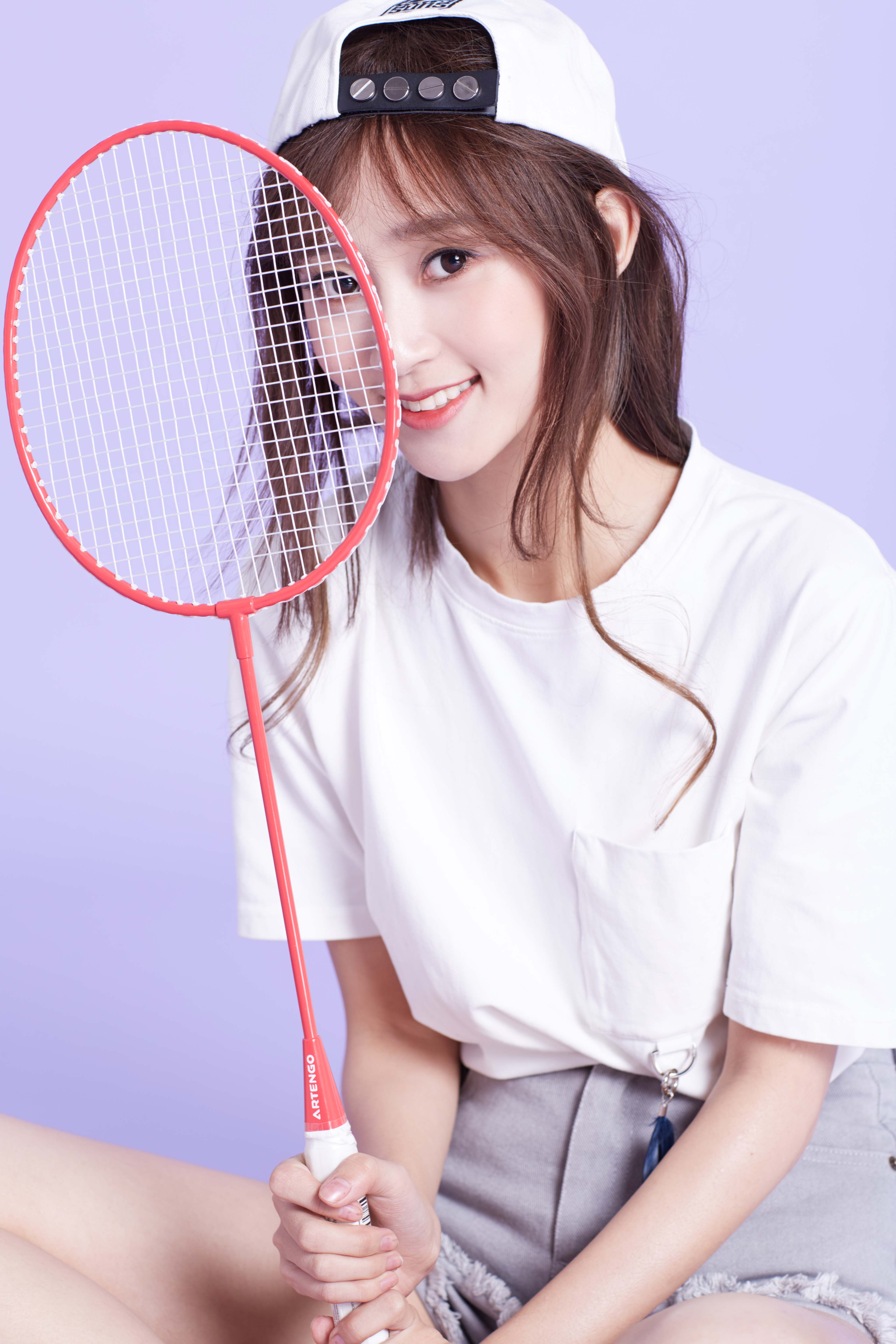 魏小也(又名鳕熊),毕业于沈阳音乐学院,后考