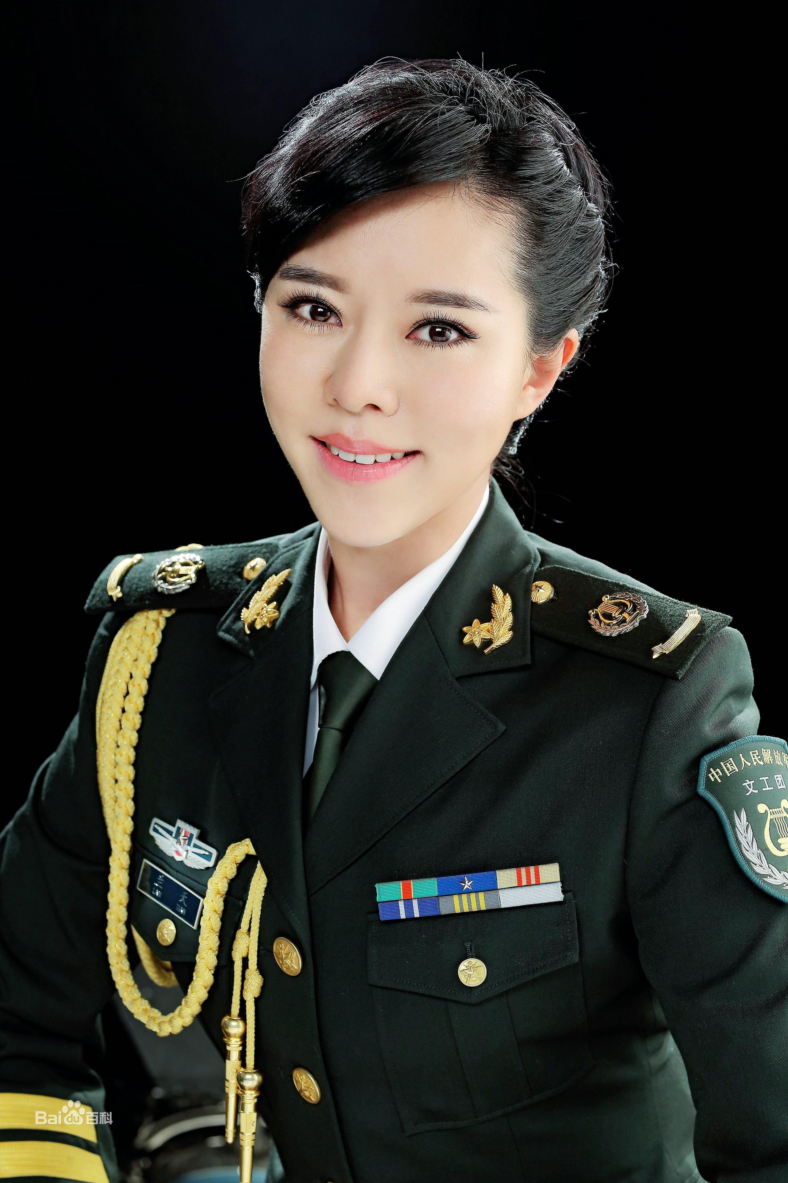  p>兰天,中国内地女高音歌唱演员,毕业于 a target