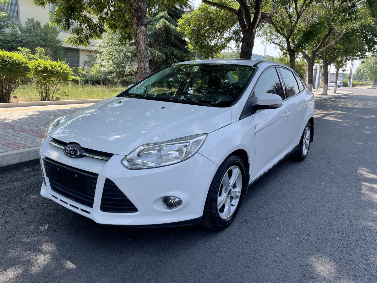 2012款福克斯三厢1.6l手动舒适型