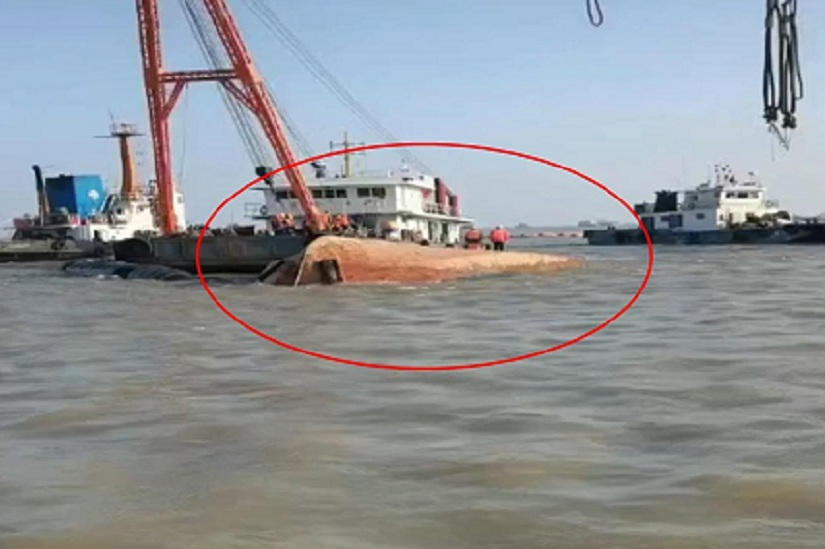 2020年12月24日江苏省南通市海门区海太汽渡码头附近发生翻船事故