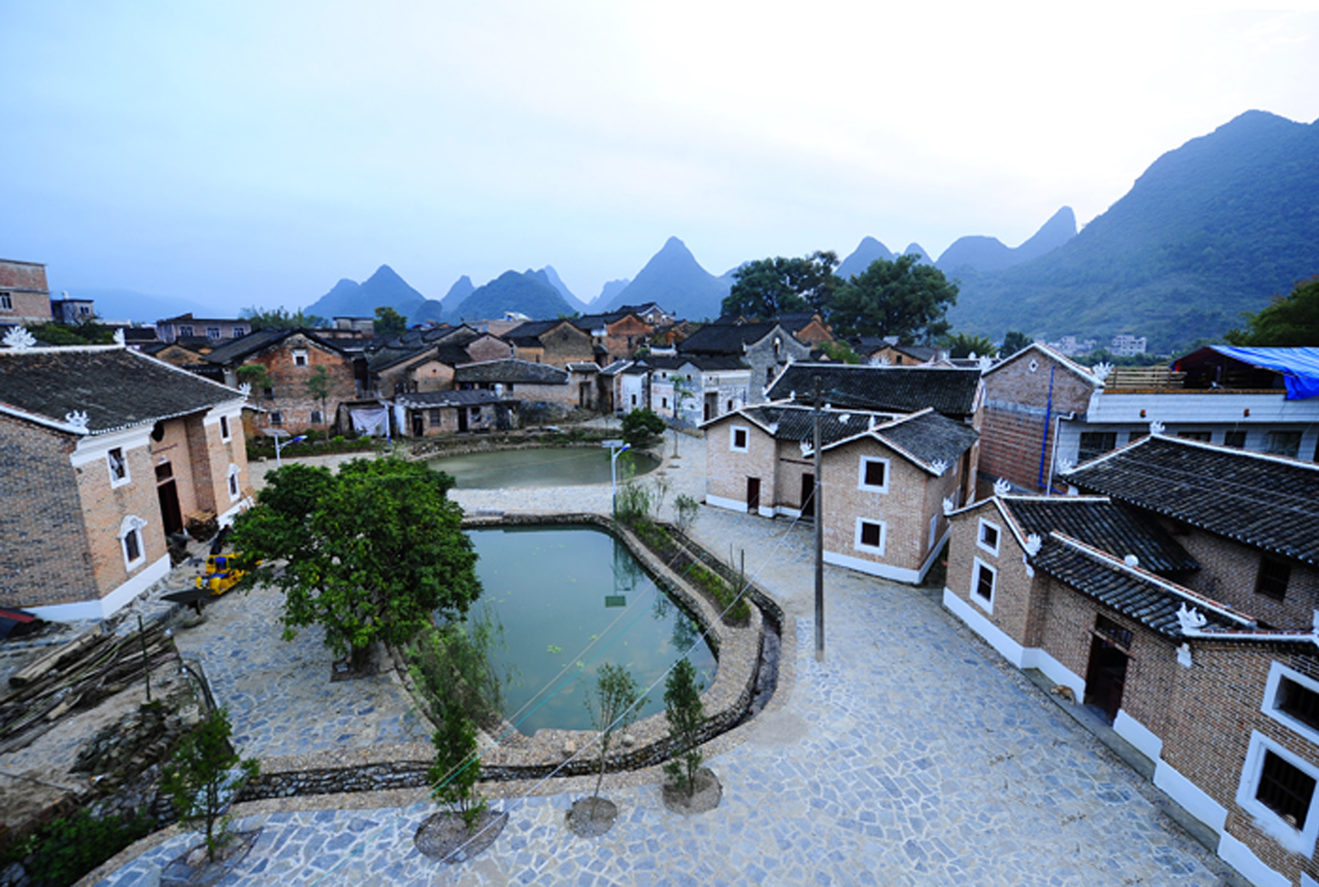 广西壮族自治区桂林市恭城瑶族自治县下辖镇,莲花镇地处恭城瑶族自治