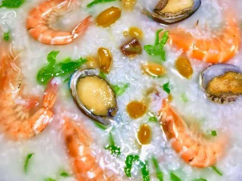  p>鲍鱼鲜虾粥是一道以大鲍鱼,虾仁,姜为主要食材制作的食品. /p>