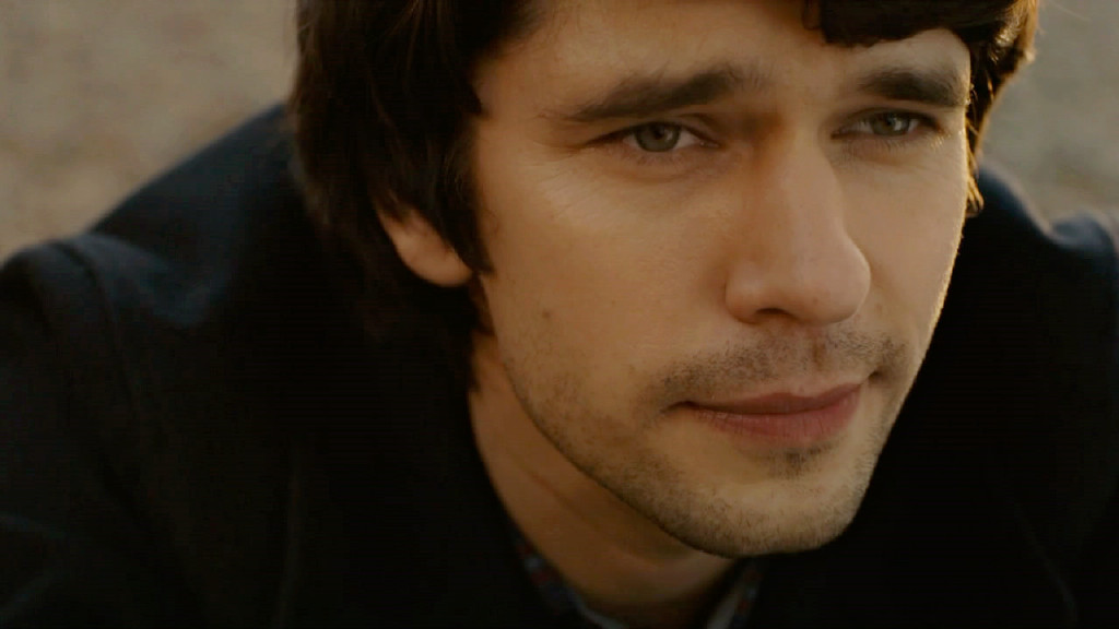 年10月14日出生于英国贝德福德郡,毕业于英国皇家戏剧学院,英国男演员