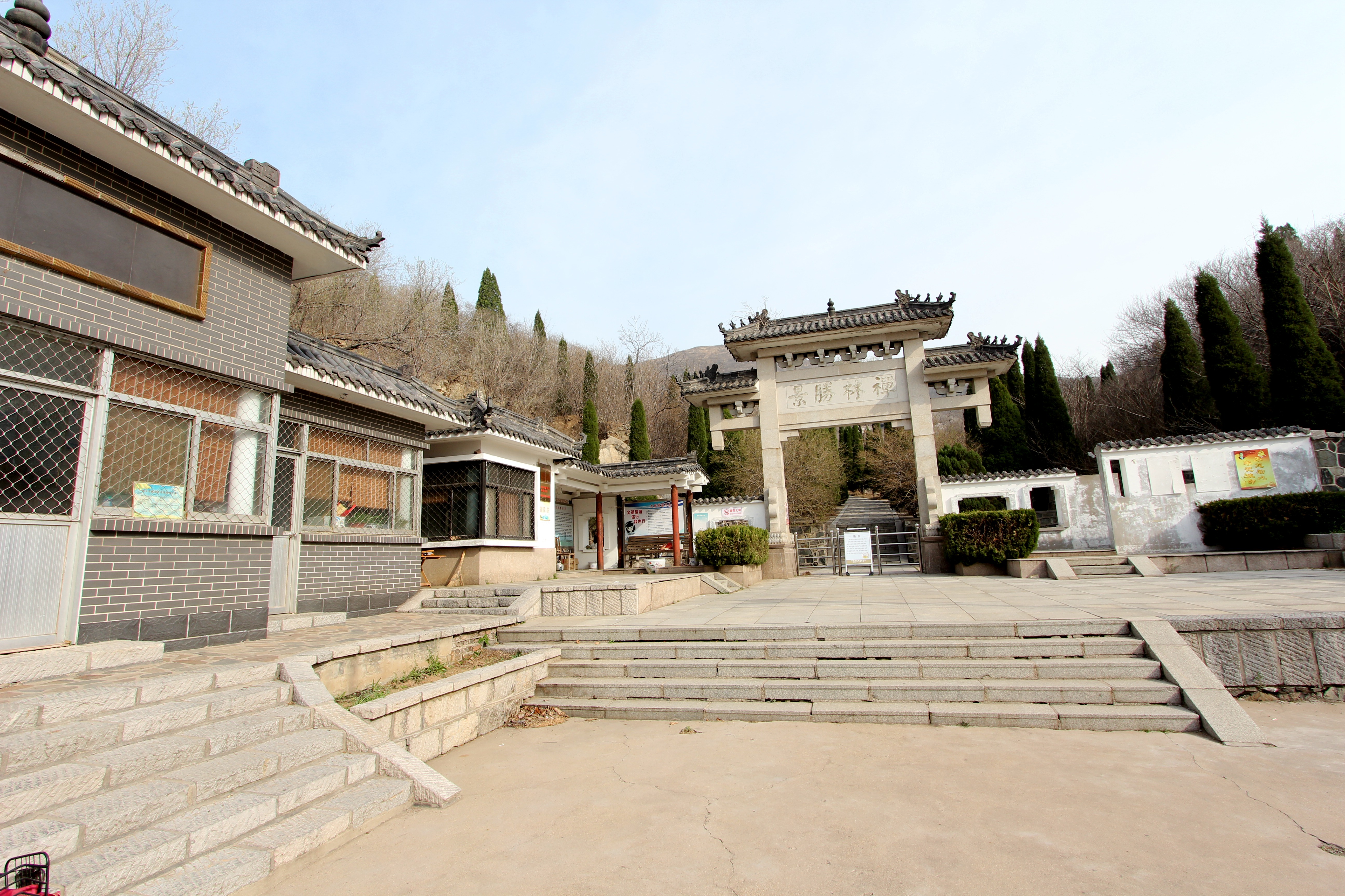  p>又叫邹平唐李庵.是滨州市重点文物保护单位.