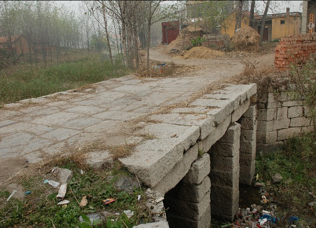  p>丰乐济公桥始建于清代光绪十七年间,位于徐州市沛县大屯镇丰乐村.