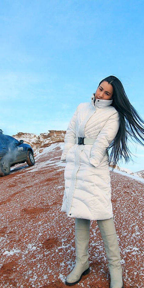  p>本名乌兰其其格,出生于内蒙古锡盟东乌珠穆沁旗,身高1.