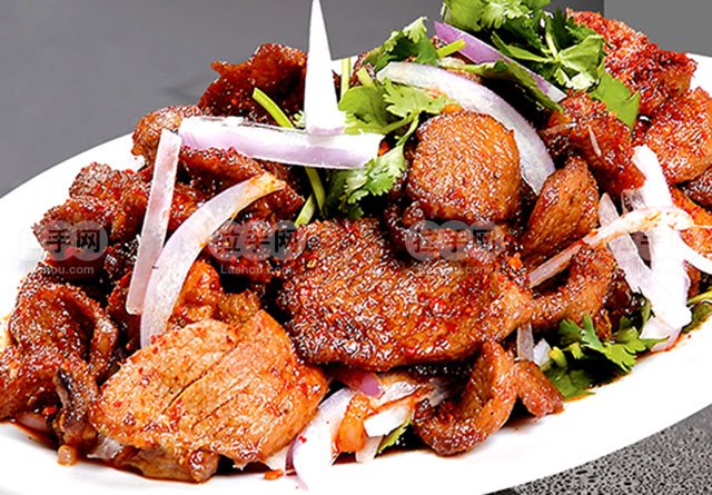  p>炒烤肉是用羊腿肉制作的一道家常菜,色泽红亮,香味浓郁,瘦而不柴.