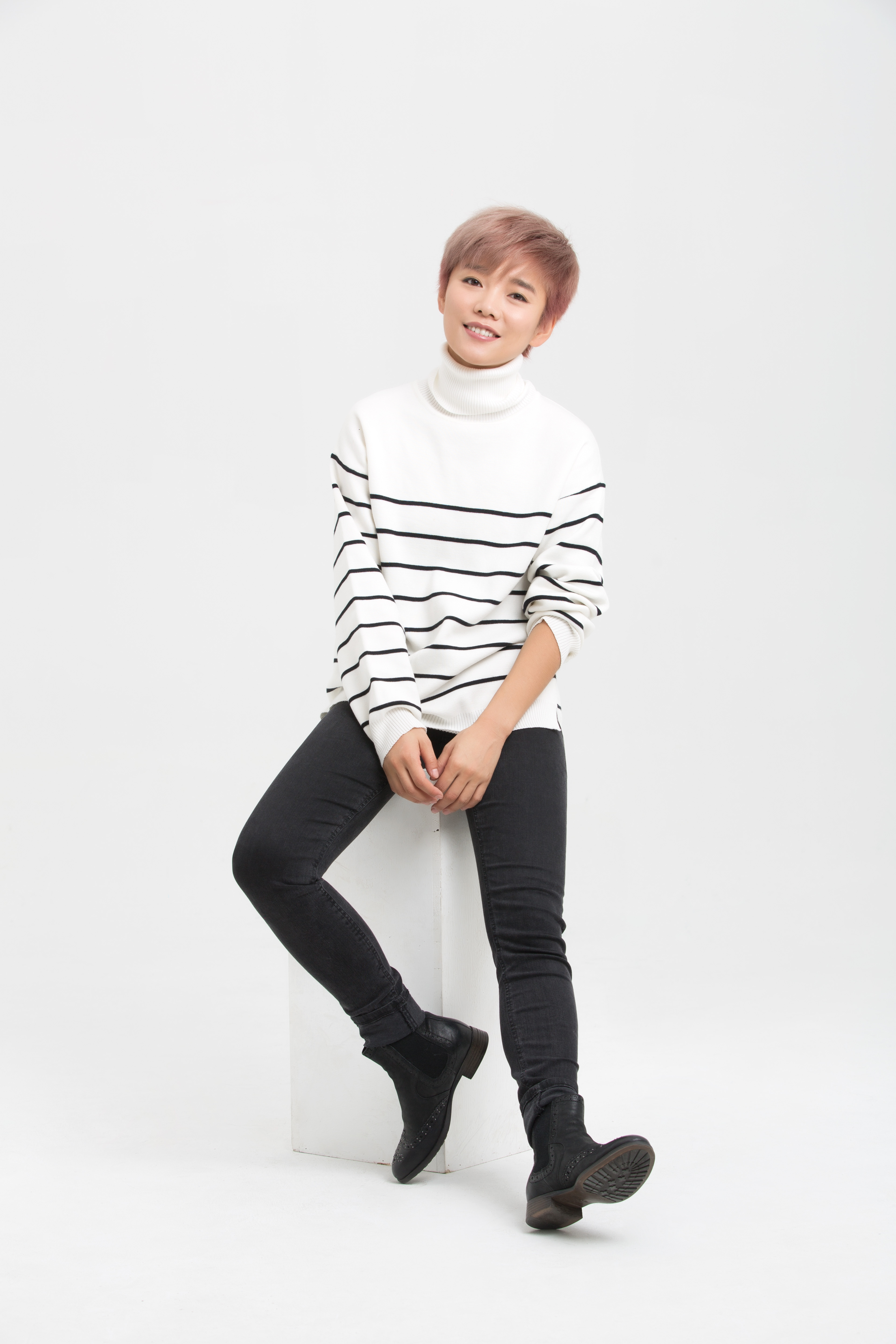  p>许飞,1985年11月11日出生于吉林省四平市梨树县,中国内地流行乐女