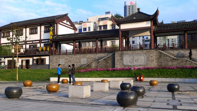  p> a href="#" data-lemmaid="1131131">滁州 /a>南湖公园位于滁州