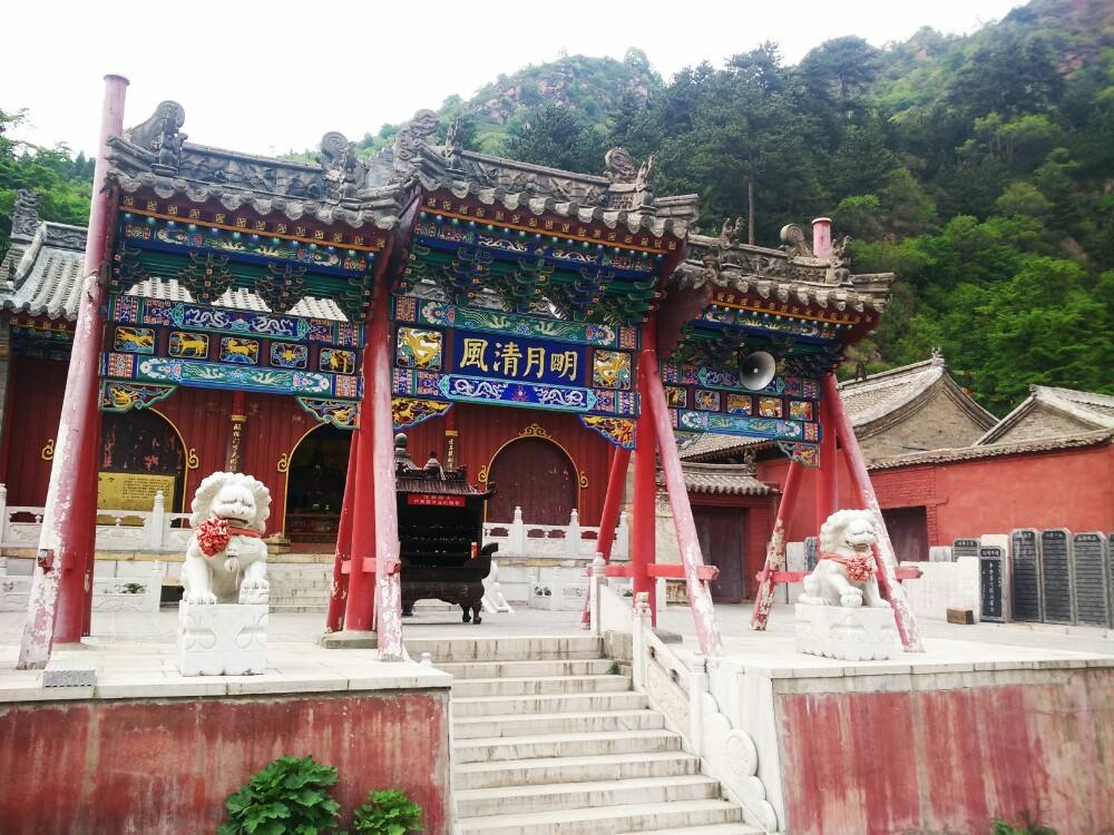  p data-id="gnzldyncwl">明月池亦称观海寺,创建于 a target="_blank