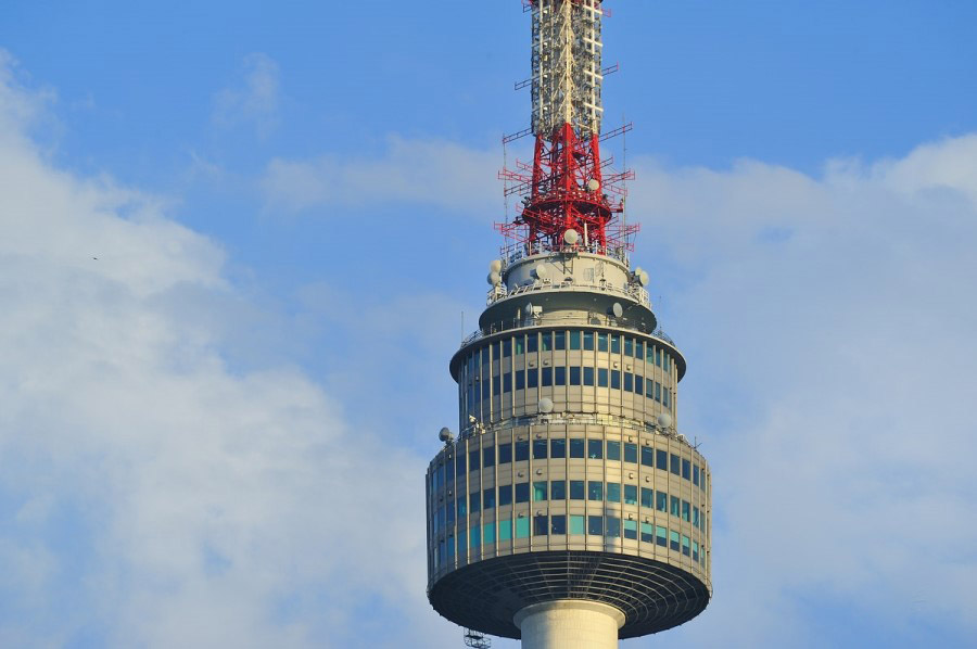  p>n首尔塔(英语:n seoul tower;韩语:n            )位于 a target="