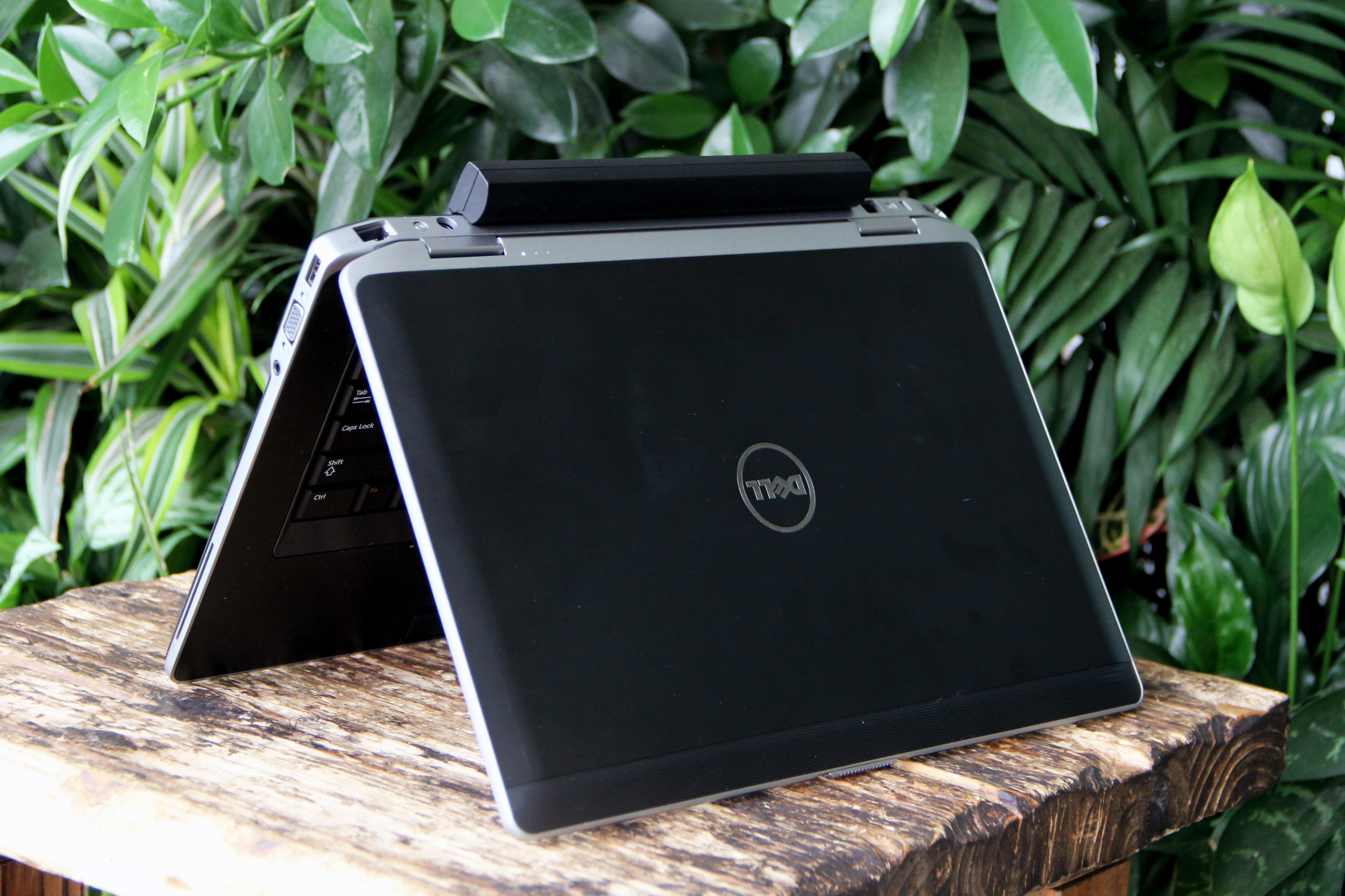 还采用了超窄边框设计,能够最大限度扩大笔记本 a>显示屏面积 /a>,让