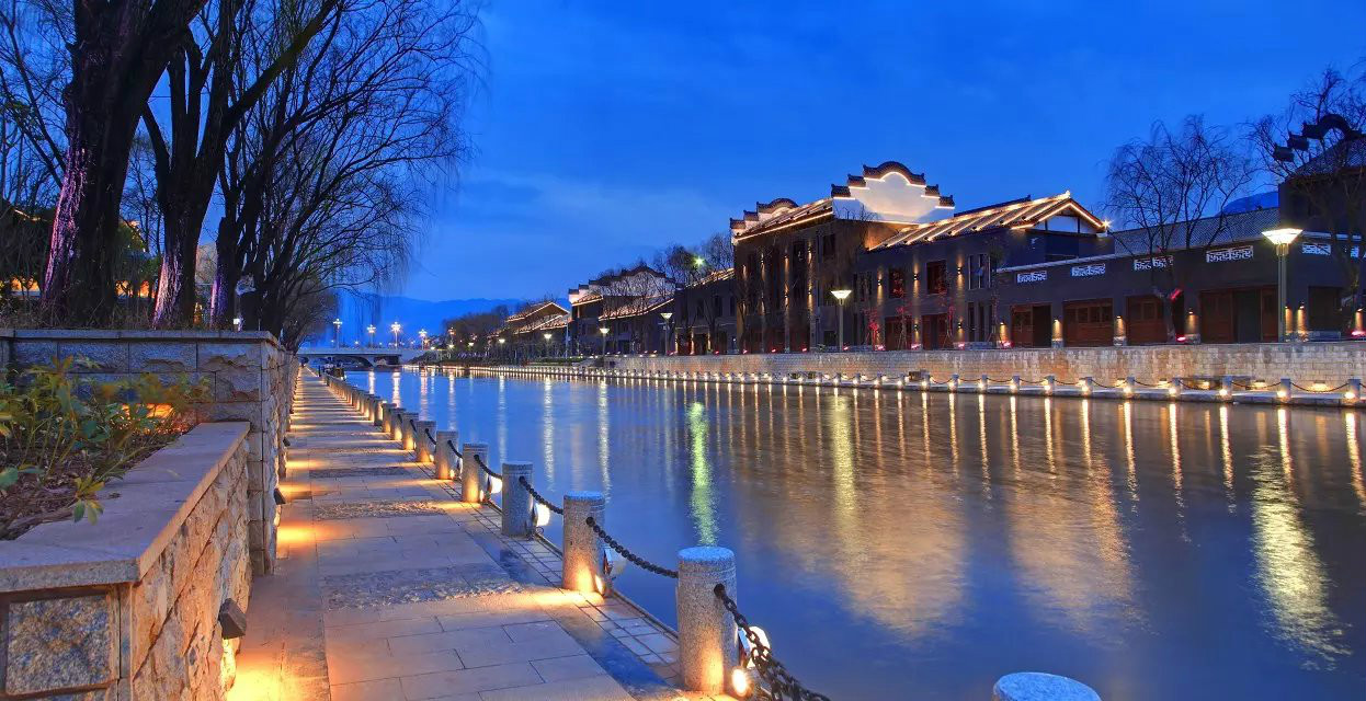  p>四川省西昌市海河天街是西昌城南新的城市空间,是根据现代生态田园