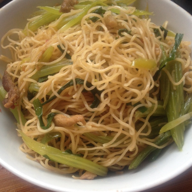 芹菜肉丝蒸卤面