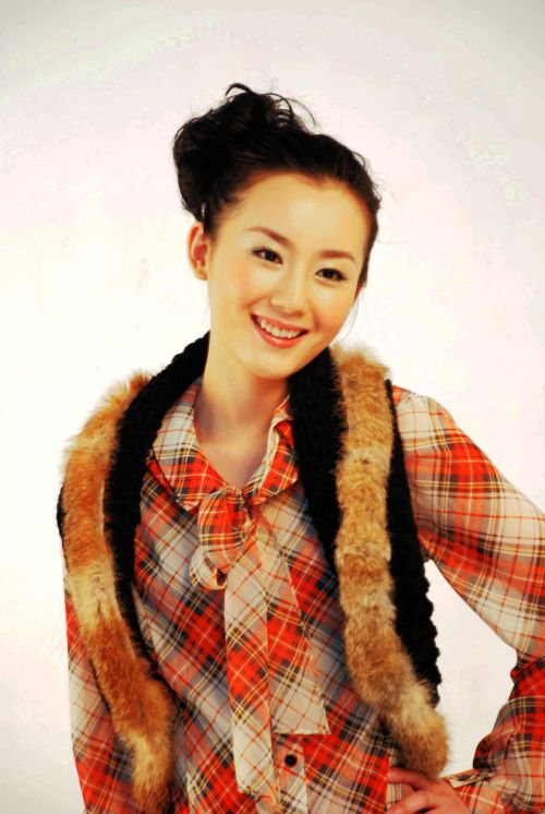  p>张书语( i>曾用名:张舒羽 /i>),出生于江苏无锡,毕业于中国人民