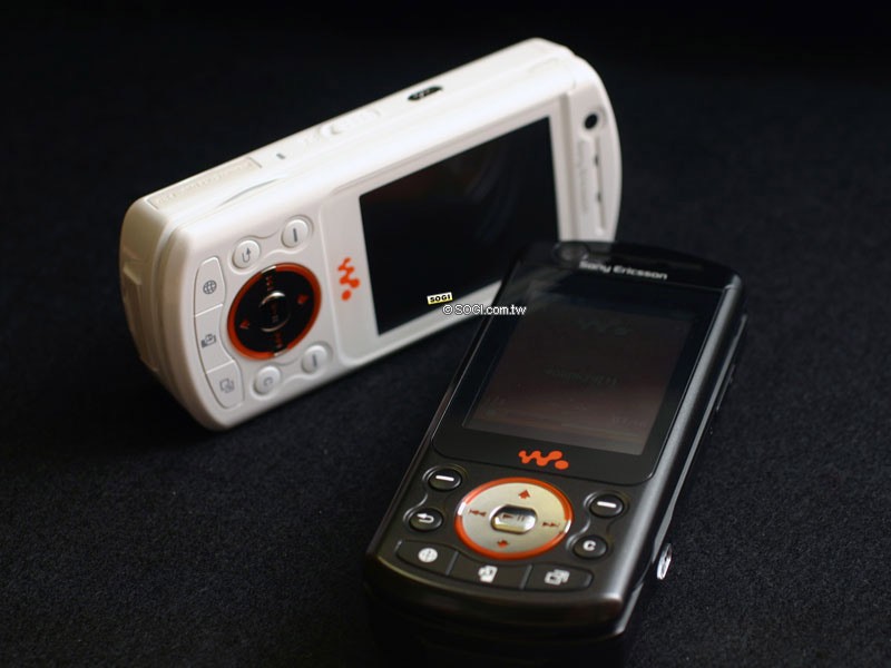  p>索爱w900i是可旋转手机,支持频段 900/1800/1900 mhz,摄像头像素