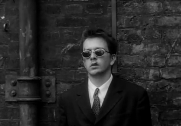 《追随》是由 a href="#" data-lemmaid="5306405">克里斯托弗·诺兰 