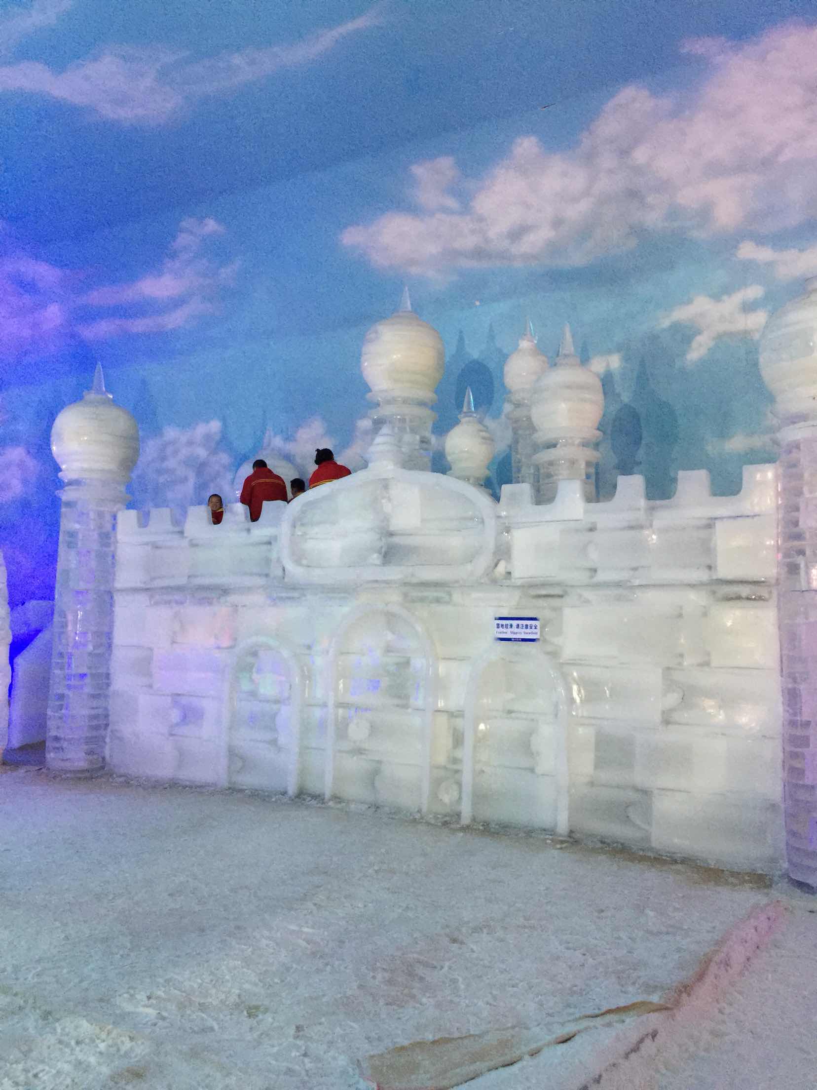  p>阿尔卑斯冰雪世界是 a target="_blank" href="/item/深圳世界之窗