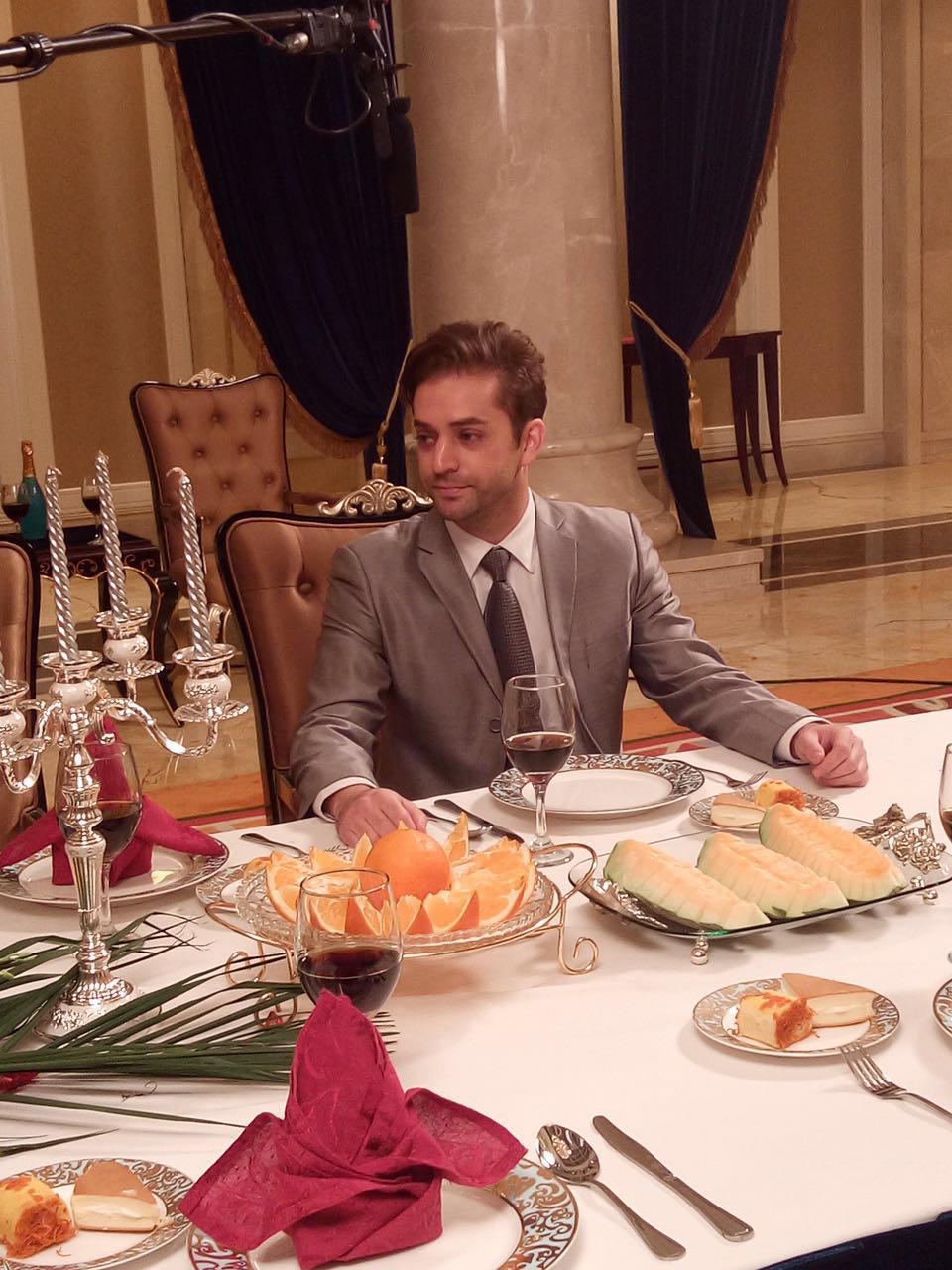 b4if">闫龙飞,1980年4月3日出生于墨西哥城,在中国发展的墨西哥男演员