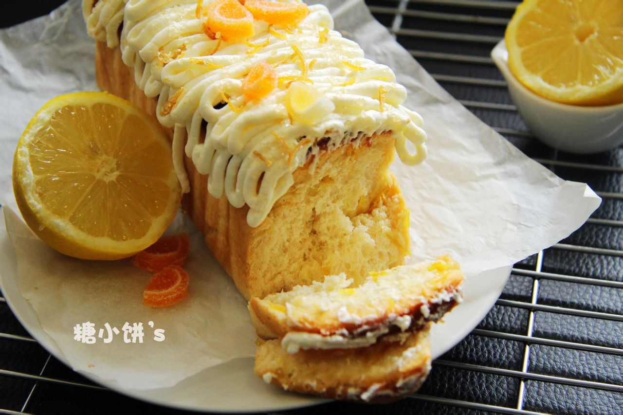 口味带点酸,面包软糯香浓,主料是北海道巨蛋和柠檬皮