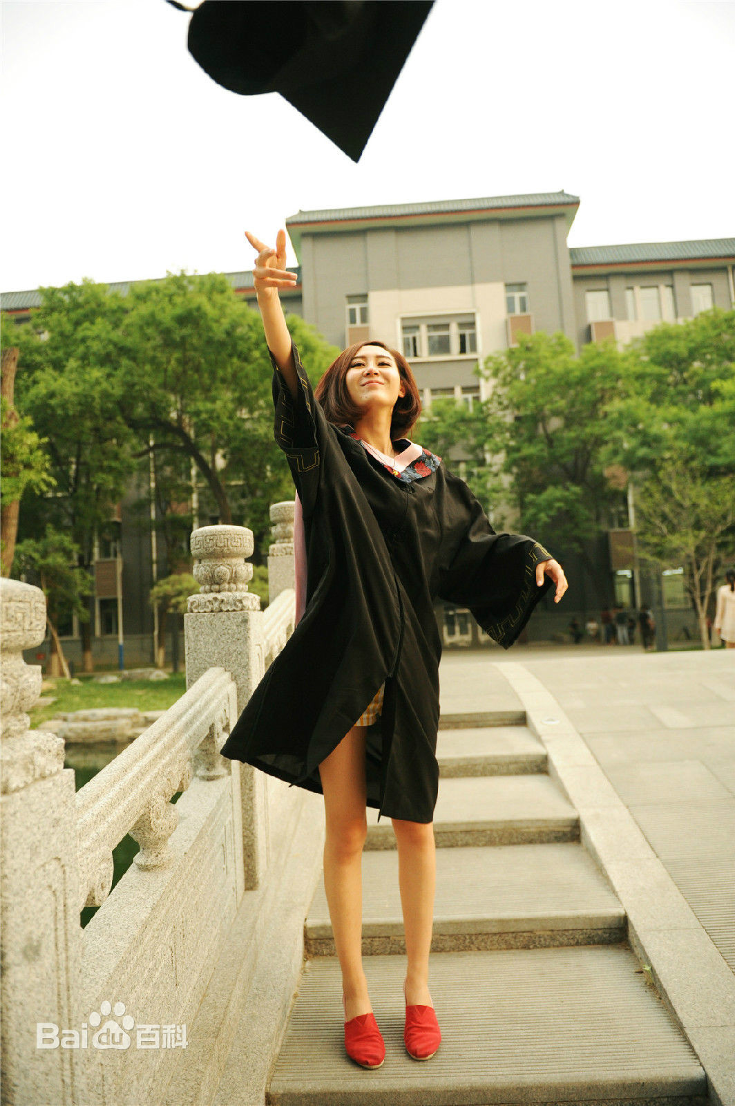  p>王茜麟, span class="ref" data-ctrid="hfmqdre">女 /span> span