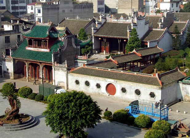  p>湖南会馆与周王庙携手相邻,距桂林市108公里.