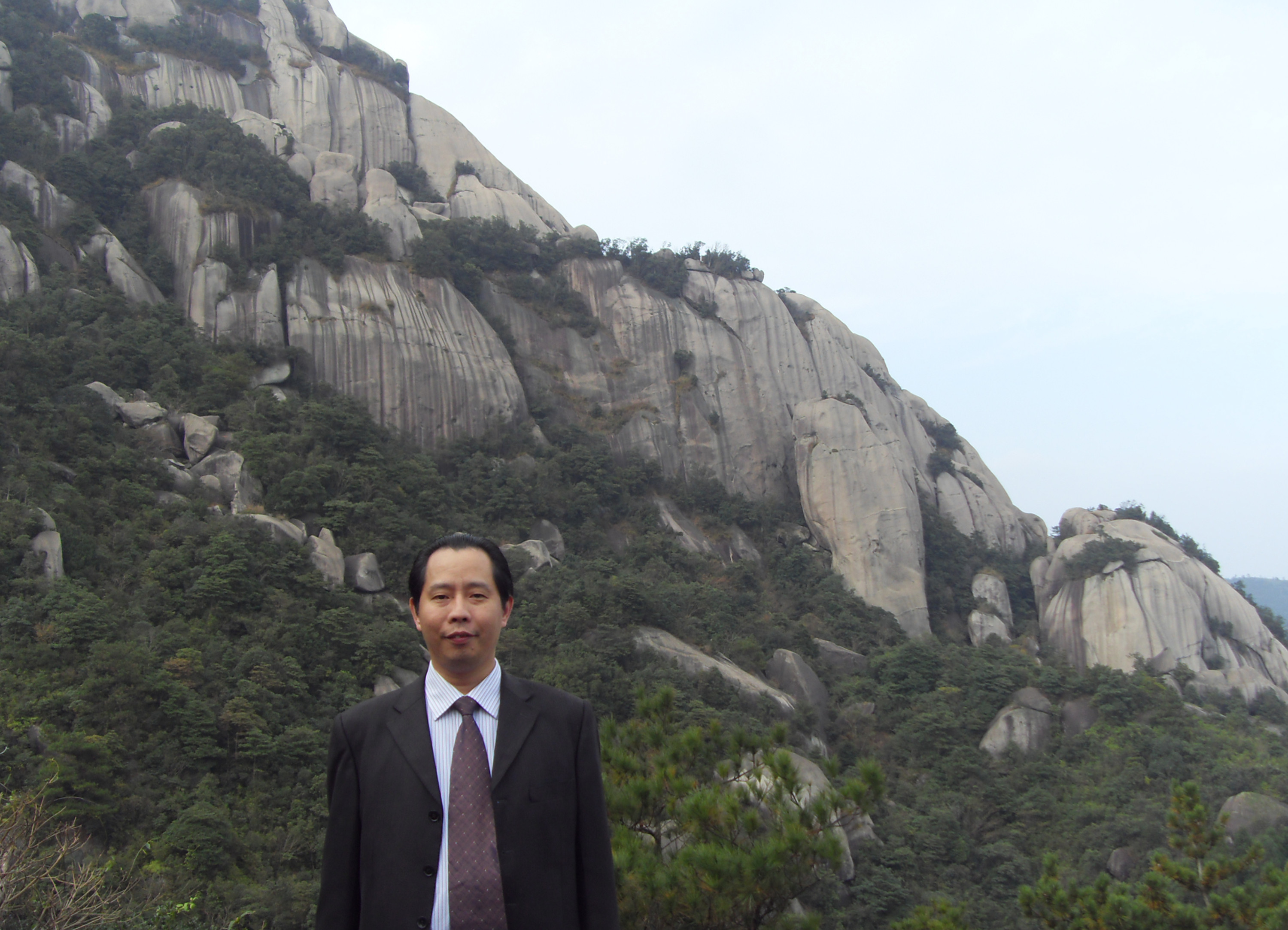  p data-id="gnyxuyn0ki">王明军,男,重庆市丰都县人.