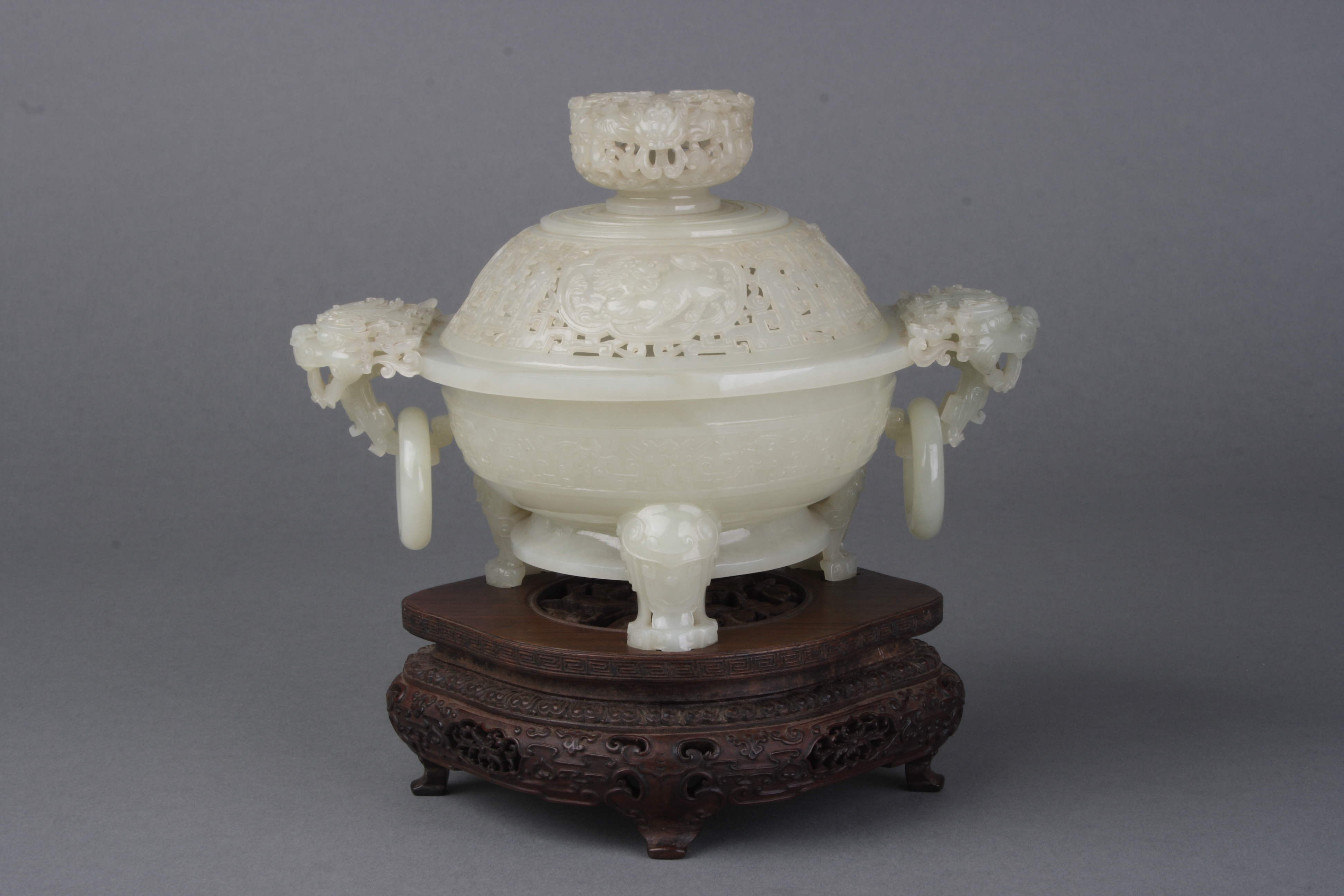 民国镂雕夔凤纹兽耳三足玉熏炉