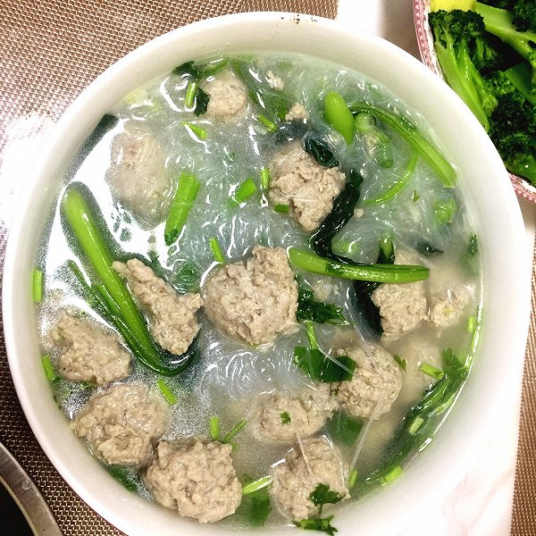 猪肉丸子菠菜粉丝汤