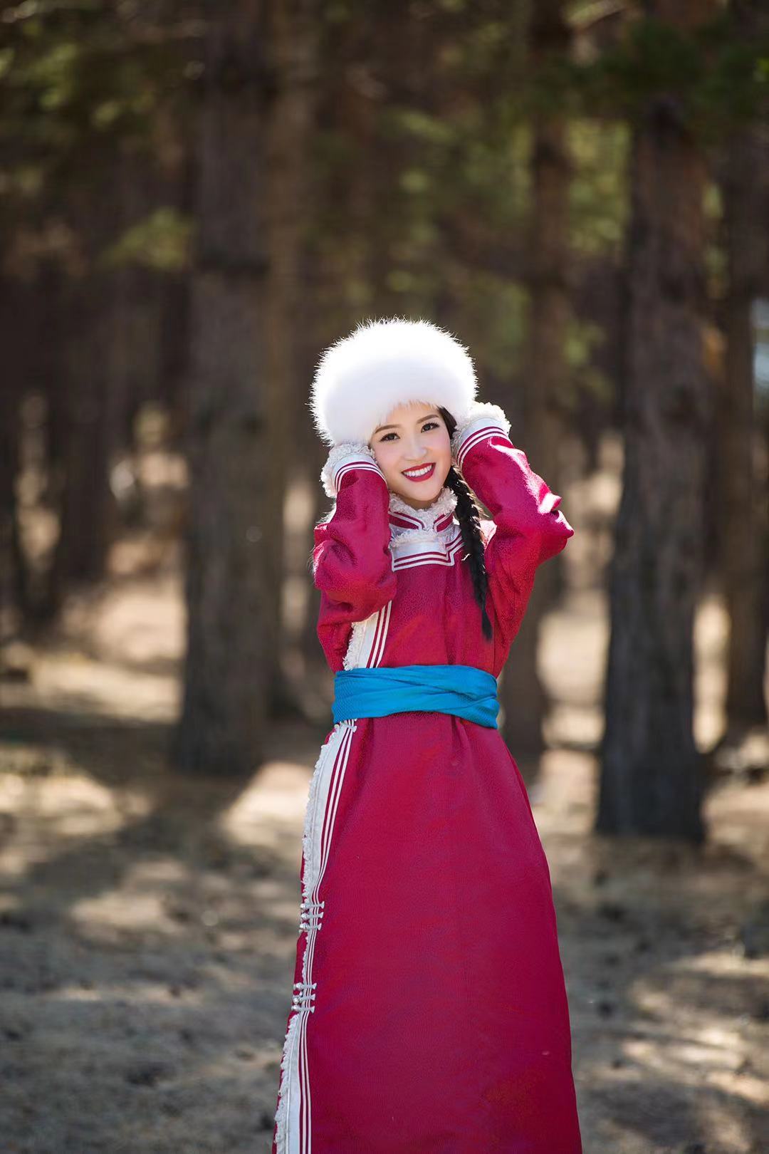 class="ref" data-ctrid="2lh1w1m6mcg">鄂莞婷,女,达斡尔族, /span> 