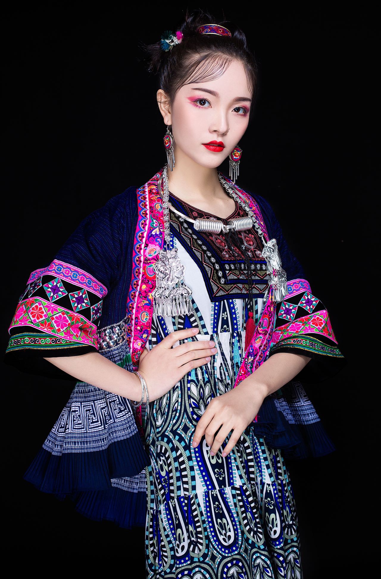  p>金花,苗族,出生于贵州省黔东南州台江县,青年演员.