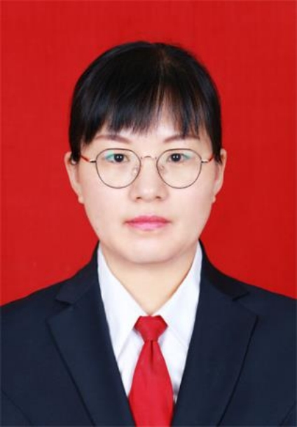王霞