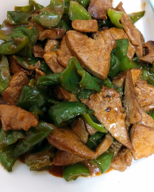  p>青椒炒猪肝是以青椒,猪肝主料制作的菜品. /p>