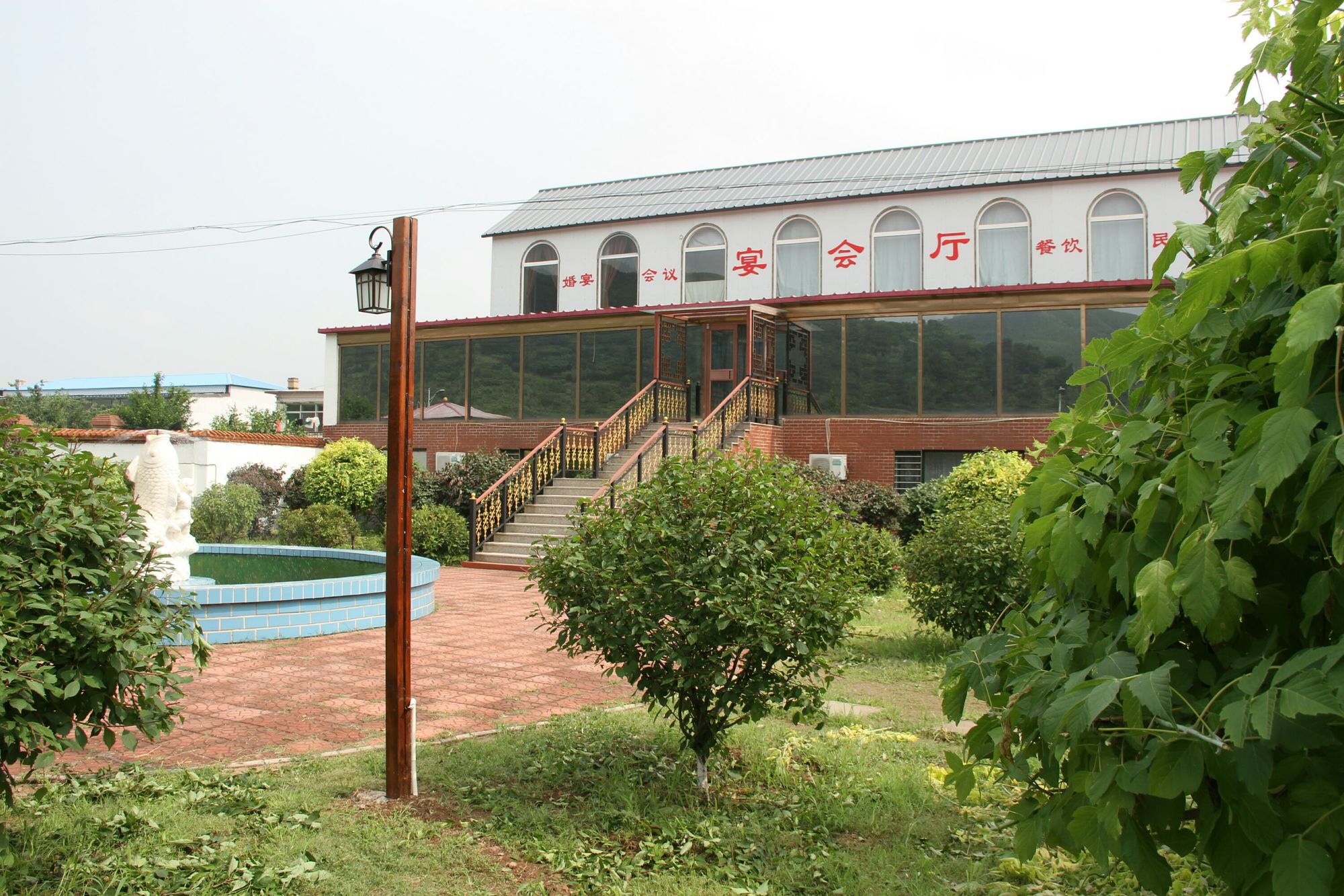  p data-id="gnfc3pb4hg">龙王山水庄园旅游区是位于辽宁锦州的3a级