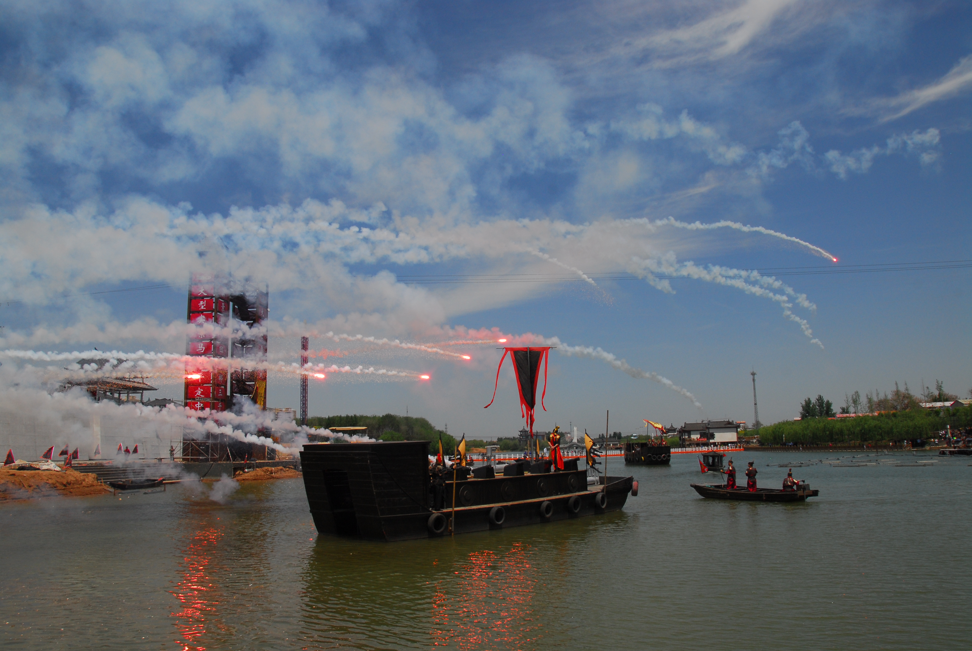  p data-id="gnbil4euv2">赵王欢乐城位于邯郸市广平县东湖公园南侧.