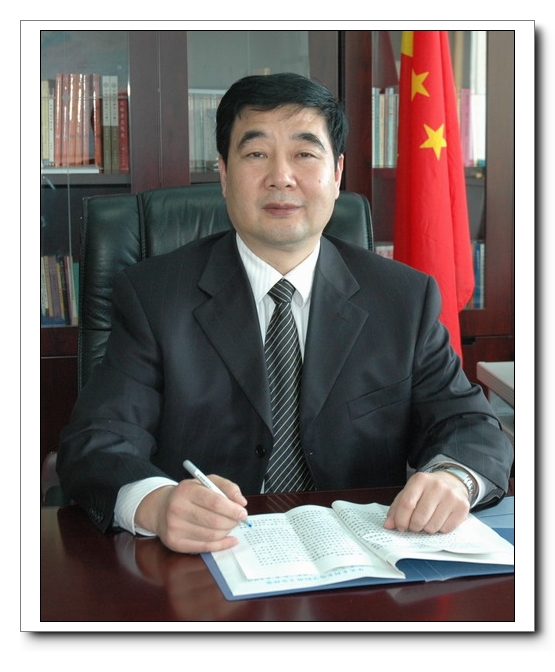 出生于1955年,毕业于 a target="_blank" href="/item/郑州大学
