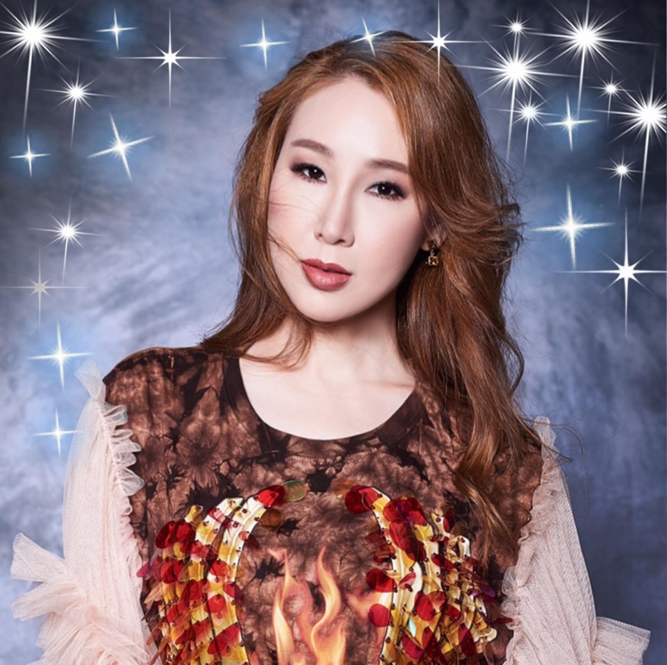  p>《今夜我一个人醉》是马来西亚女歌星张美玲演唱的一首歌曲,收录于