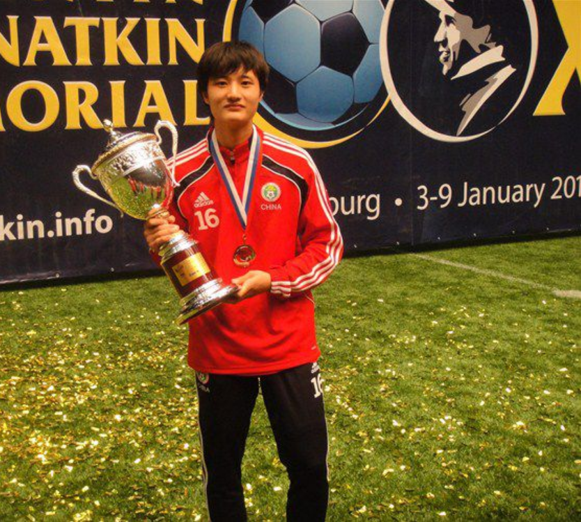  p>杨阔,1993年1月8日出生于中国洛阳,中国足球运动员,场上司职中场